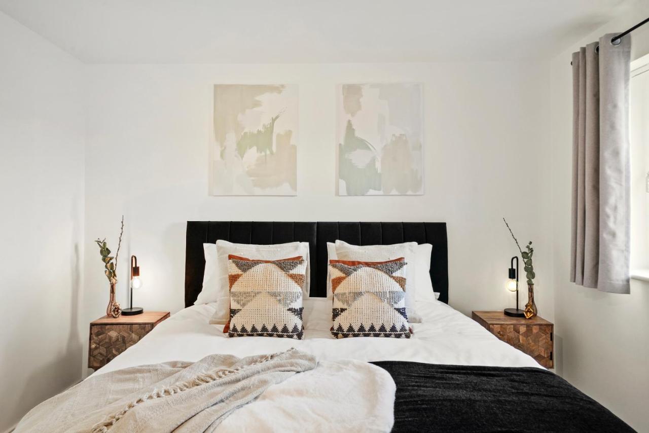 Luxury Apartment At Holt House 米尔顿凯恩斯 外观 照片