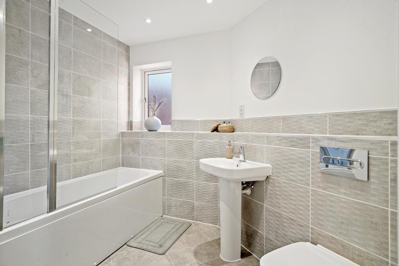 Luxury Apartment At Holt House 米尔顿凯恩斯 外观 照片