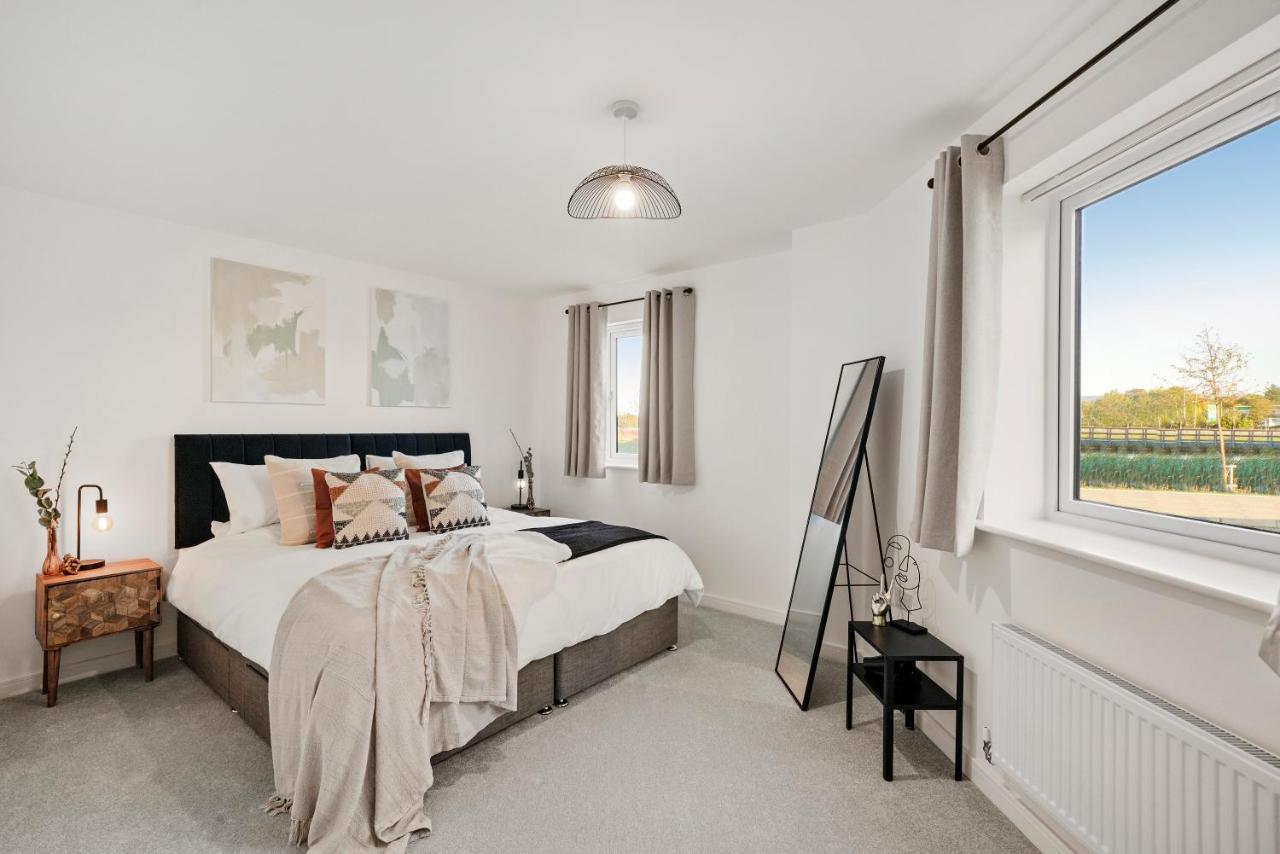 Luxury Apartment At Holt House 米尔顿凯恩斯 外观 照片
