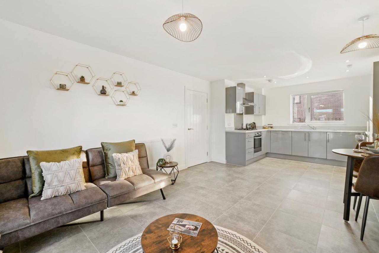 Luxury Apartment At Holt House 米尔顿凯恩斯 外观 照片
