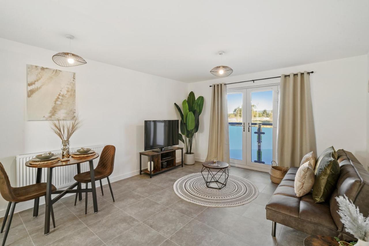 Luxury Apartment At Holt House 米尔顿凯恩斯 外观 照片
